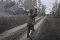 В Красноармейск переброшен элитный украинский спецназ, но пути снабжения перерезаны. Как идет штурм ключевого города Донбасса?