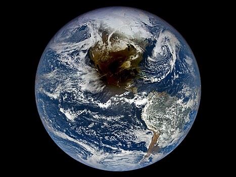 Загадочная "вмятина" в магнитном поле Земли увеличилась в размерах