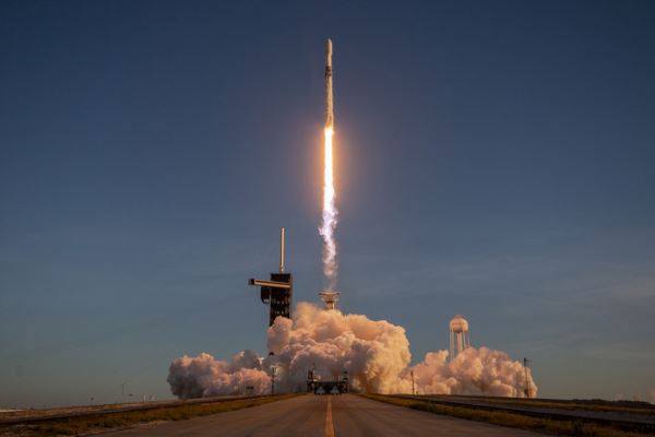 В США на одной ракете в космос отправлено сразу три исследовательских миссии: IMAP, CGO и SWFO-L1. Их обзор и видео запуска.