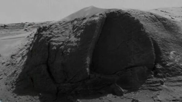 Марсоход Curiosity обнаружил загадочный «диск» на склоне марсианского холма