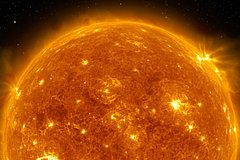 Астрофизик оценил опасность выброса с Солнца одного из крупнейших за год протуберанцев