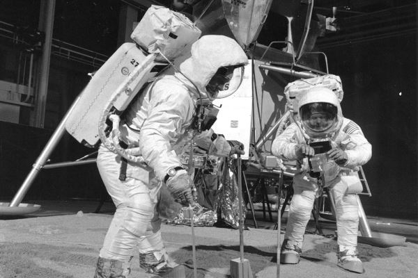 Были ли люди на Луне: доказательства и опровержения