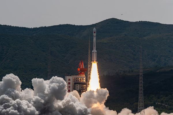 Запущена группа спутников «Цяньфань»