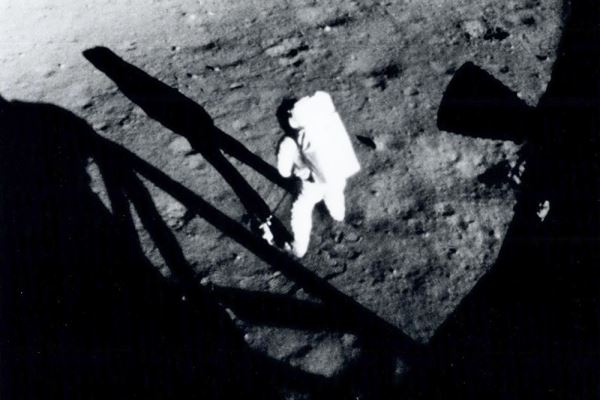 Были ли люди на Луне: доказательства и опровержения