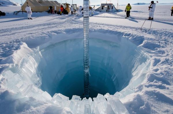 Что находится глубоко подо льдами Антарктиды