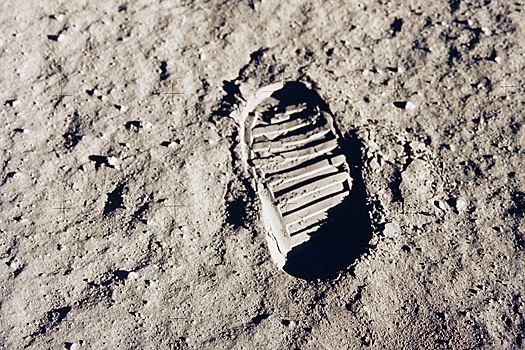 NASA ответило Кардашьян, которая усомнилась в высадке американцев на Луну