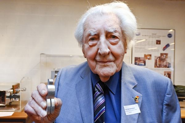 Были ли люди на Луне: доказательства и опровержения