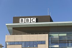 Гендиректор «Би-би-си» ушел в отставку после скандала. Вещательную корпорацию обвинили в подделке речи Трампа в 2021 году