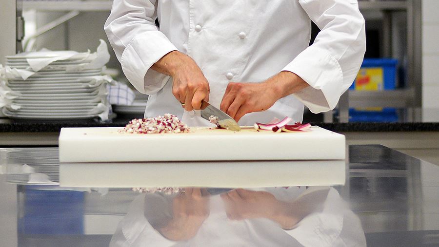 В отелях и гостиницах не хватает поваров, су-шефов и работников кухни